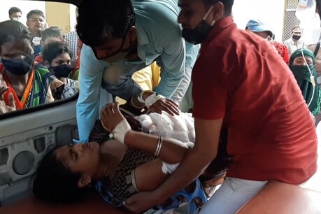 पत्नी को नाजुक हालत में बरेली रेफर किया गया है, जबकि पति पुलिस कस्टडी में है.