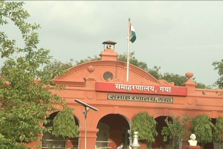 राजद और जदयू अभी तक इस सीट से चुनाव मैदान में नहीं उतरी है.