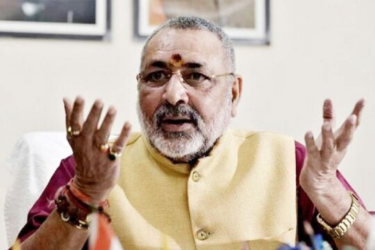 गिरिराज सिंह ने यहां संवाददाताओं से कहा कि लव जिहाद को देश के सभी राज्यों में केवल हिंदुओं में नहीं बल्कि सभी गैर-मुस्लिमों में समस्या के तौर पर देखा जाना चाहिए. (फाइल फोटो)