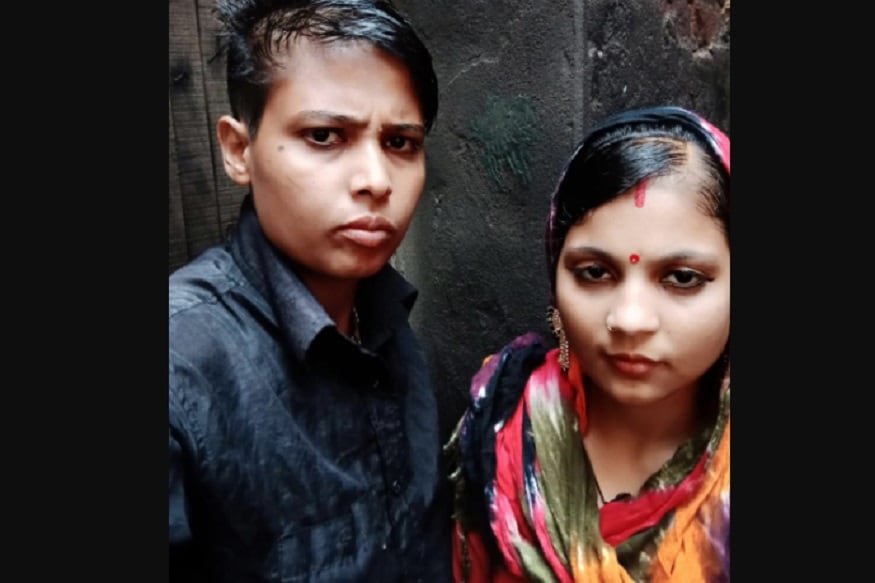  बेतिया. बड़े- बड़े महानगरों के बाद अब छोटे शहरों में भी समलैंगिक विवाह (Same-sex marriage) का प्रचलन बढ़ने लगा है. ताजा मामला बिहार के बेतिया (Bettiah) का है. दरअसल, मंगलवार देर शाम को बेतिया के नगर थाने (City station) में दो लड़कियां पहुंची और अपने को पति-पत्नी बताते हुए सुरक्षा की गुहार लगाने लगी. दोनों लड़कियों ने पुलिस को बताया कि उन्होंने समलैंगिक विवाह किया है. अब दोनों एक-दूसरे के बगैर नहीं रह सकते हैं. लेकिन उनके परिवार वाले इस रिश्ते को मानने से इनकार कर रहे हैं.