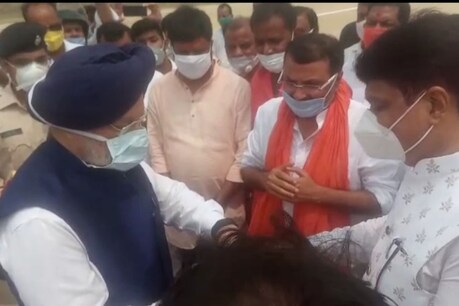 देवघर एयरपोर्ट में अबतक हुए निर्माणकार्य पर मंत्री हरदीप सिंह पुरी ने संतुष्टि जाहिर की.
