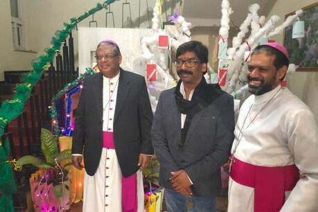 आर्च बिशप फेलिक्स टोप्पो ने सरना कोड को लेकर आदिवासियों की मांग को जायज ठहराया है. और सीएम हेमंत को पत्र लिखा है. (फाइल फोटो)