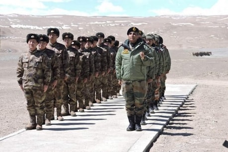 India-China Standoff: सोमवार को चीनी हिस्से में होगी कोर कमांडर स्तर की बातचीत- सूत्र India-China Standoff: सोमवार को चीनी हिस्से में होगी कोर कमांडर स्तर की बातचीत- सूत्र