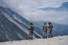 India-China Standoff: लद्दाख में 30 मंजिल की ऊंचाई पर बैठी है भारतीय सेना, 9 चीनी जवानों पर 1 है भारी