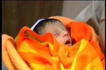 PHOTOS: इंदौर में दस दिन की मासूम बच्ची को बेचने का प्रयास करते दो लोग गिरफ्तार