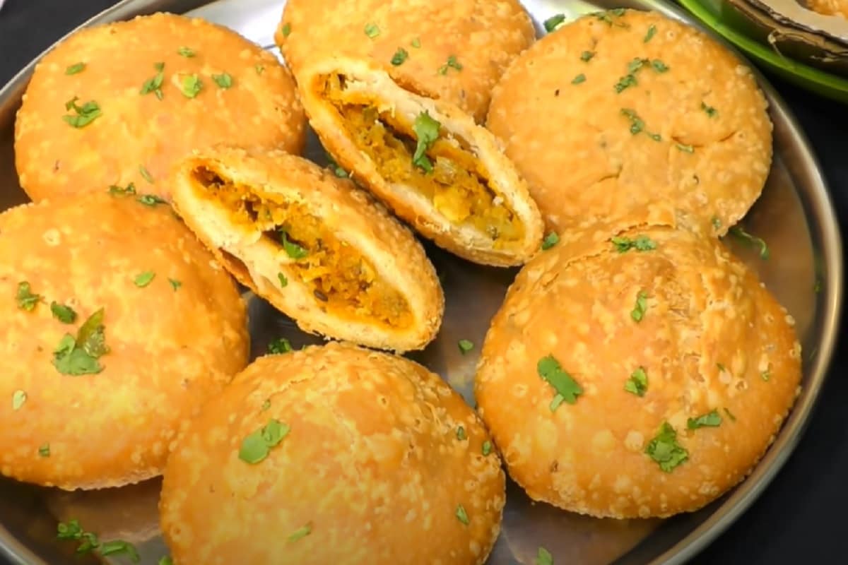 हिंदी न्यूज़ Pyaz Kachori Recipe video made with onion and masala