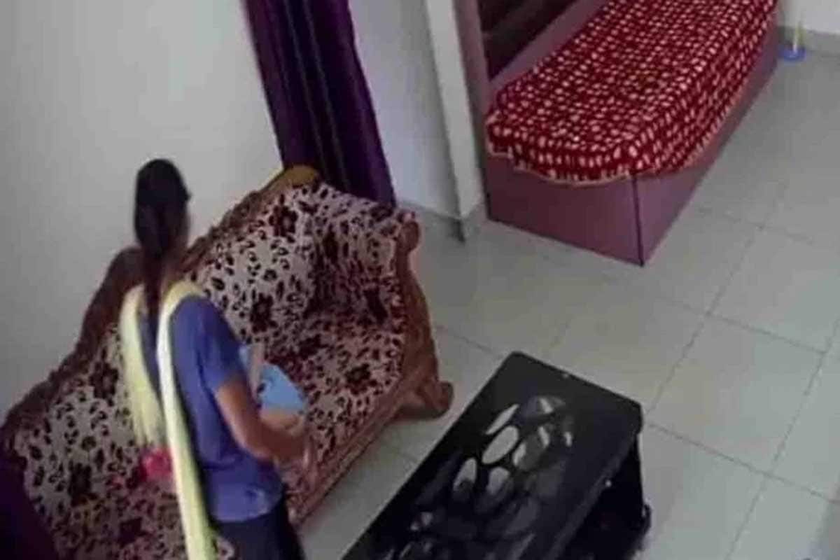 कानपुर: नौकरानी ने तीन साल के मासूम को लात घूंसों से पीटा, CCTV फुटेज वायरल