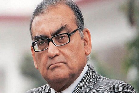 मार्कंडेय काटजू ने एक पोस्ट के कमेंट में लिखा- अच्छी लड़कियों को जल्दी सोना चाहिए