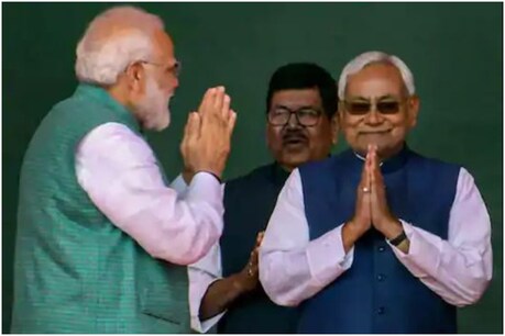 बिहार चुनाव : BJP और JDU में सबसे बड़ी पार्टी बनने की खींचतान, दलित वोट पर दोनों की नजर बिहार चुनाव : BJP और JDU में सबसे बड़ी पार्टी बनने की खींचतान, दलित वोट पर दोनों की नजर