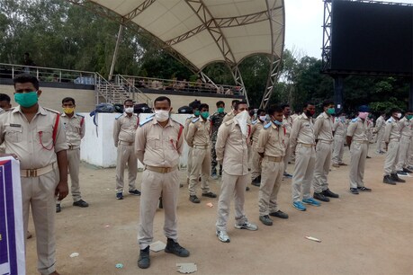 झारखंड में आंदोलनरत सहायक पुलिसकर्मियों पर नक्सलियों की नजर, क्या है माजरा? पढ़ें झारखंड में आंदोलनरत सहायक पुलिसकर्मियों पर नक्सलियों की नजर, क्या है माजरा? पढ़ें