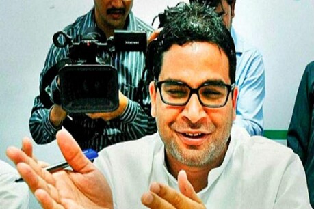 बिहार विधानसभा चुनाव में प्रशांत किशोर की गैरमौजूदगी को लेकर उठ रहे सवाल. (फाइल फोटो)