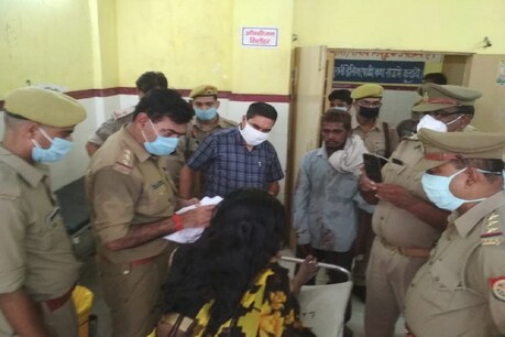 रायबरेली: पत्नी के साथ घूमते मर्द पर पति ने किया धारदार हथियार से हमला, मौत रायबरेली: पत्नी के साथ घूमते मर्द पर पति ने किया धारदार हथियार से हमला, मौत
