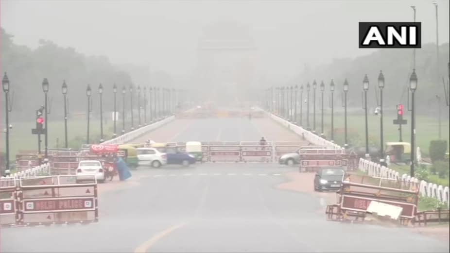  देश की राजधानी दिल्ली में शनिवार को हुई बारिश ने मौसम को खुशनुमा बना दिया है. कई इलाकों में अच्छी बारिश हुई है. (Pic Credit: ANI) 