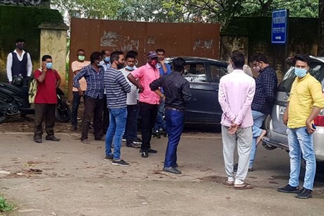 परिजनों ने इस सिलसिले में रांची के सदर थाने में शिकायक दर्ज कराई है.