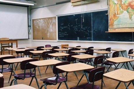 21 सितंबर से उच्च शिक्षण संस्थानों को खोलने की अनुमति दे दी.