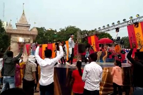 वाराणसी में एक्टर श्रेयस तलपड़े की फिल्म लव यू शंकर का विरोध