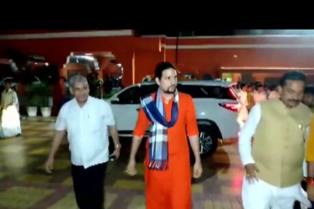 स्वामी आनन्द गिरी ने मामले की शिकायत कर दी है.