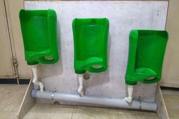PHOTOS: बेकार डिब्बों से बनाया मोबाइल ग्रीन यूरिनल, स्वच्छता अभियान में मिलेगी मदद