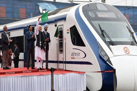 भारतीय रेलवे ने सोमवार को कहा कि उसने घरेलू मैन्युफैक्चरिंग कंपनियों पर ध्यान केंद्रित करते हुए सेमी-हाई स्पीड ट्रेन सेट बनाने के लिए नए सिरे से बोलियां मंगाई जा रही है.