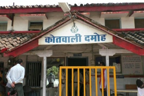 पुलिस ने दो आरोपियों को गिरफ्तार कर लिया है.