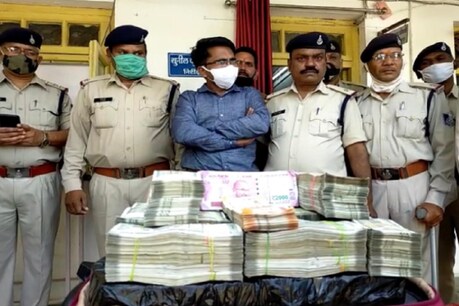 जीआरपी (GRP) एसपी ने बताया कि पिछले कुछ महीनों से लगातार बड़ी रकम के साथ लोग एक शहर से दूसरे शहर जा रहे हैं. अब तक की कार्रवाई में तकरीबन तीन करोड़ रुपए की राशि जब्त की गई है. जिसका अब तक कोई दावेदार नहीं आया है.
