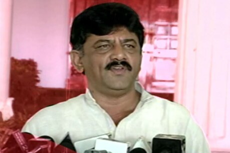 कांग्रेस नेता डी के शिवकुमार से संबंधित भ्रष्टाचार के एक मामले में सीबीआई द्वारा सोमवार को कई स्थानों पर तलाशी ली गई.