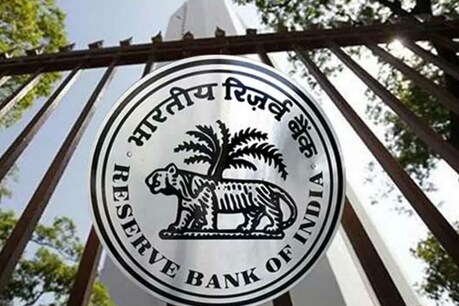 बैंकिंग फ्रॉड और कार्ड्स के गलत इस्तेमाल को रोकने के लिए आरबीआई ने नए नियम लागू किए.