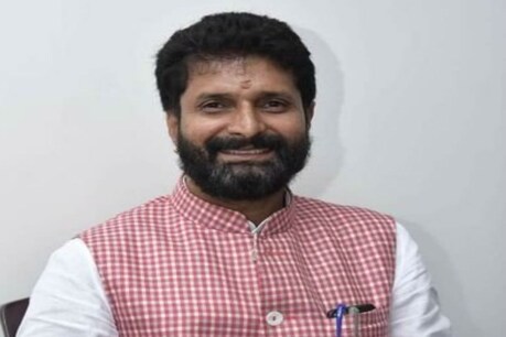 रवि ने मुख्यमंत्री बी. एस. येदियुरप्पा को शनिवार को इस्तीफा सौंपा. (फोटो सौजन्य से सोशल मीडिया)