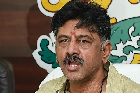 डी के शिवकुमार के यहां सीबीआई की कार्रवाई को कांग्रेस ने राजनीतिक प्रतिशोध की कार्रवाई बताया.