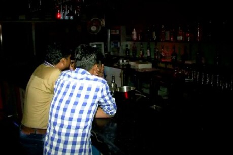 बेंगलुरू में पांच पबों पर छापा मारा गया. (सांकेतिक फोटो)