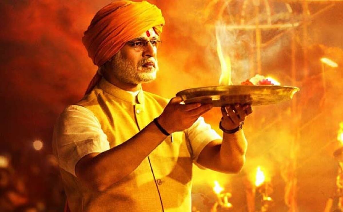 विवेक ओबेरॉय के अलावा फिल्म में बोमन ईरानी, मनोज जोशी, प्रशांत नारायणन, बरखा बिष्ट, जरीना वहाब और राजेंद्र गुप्ता भी हैं. इस फिल्म का निर्देशन ओमंग कुमार ने किया है.