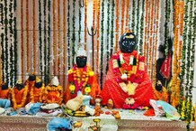 Kamlah Fort: कमलाहिया बाबा की 8 क्विंटल की मूर्ति स्थापित, मंदिर तक पहुंचाने में लगे 3 दिन