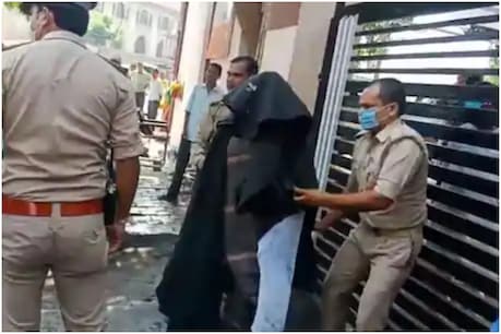 महिला 90 फीसदी तक जल गई थी.