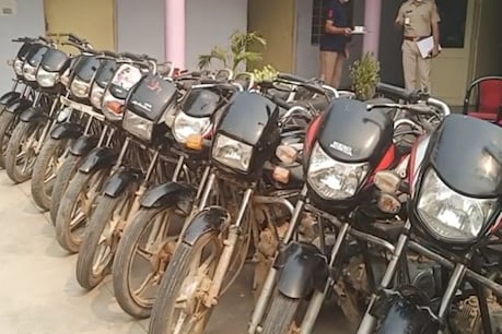 पुलिस के मुताबिक यह शातिर गिरोह अलग-अलग जगहों से दोपहिया वाहन चुराकर उससे लूटपाट और झपटमारी की वारदातों को अंजाम देता था (फाइल फोटो)