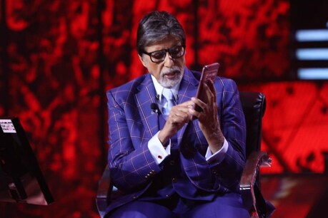 केबीसी 12 में अमिताभ बच्चन (Photo Credit- @amitabhbachchan/Instagram)