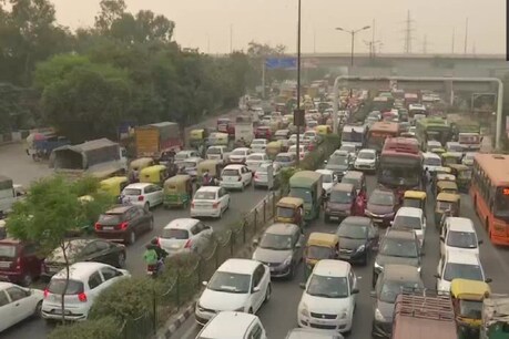 प्रदर्शनकारियों ने दिल्ली के जॉइंट सीपी के समझाने पर डीएनडी का जाम हटाया.