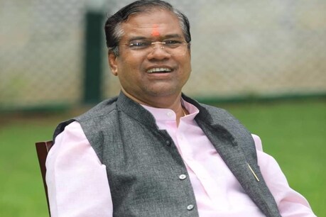 केन्द्रीय मंत्री फग्गन सिंह कुलस्ते ने कमलनाथ पर निशाना साधा है. (फाइल फोटो)