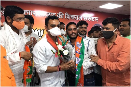 कार्तिकेय 2018 के विधानसभा और 2019 के लोकसभा चुनाव में भाजपा का प्रचार कर चुके हैं.