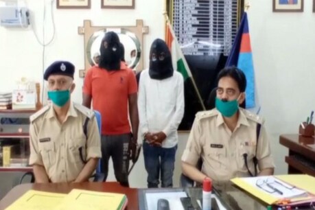 पकड़े गए दोनों शातिर साइबर अपराध के मामले में पहले भी जेल जा चुके हैं