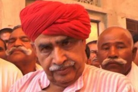 बताया जा रहा है कि गुर्जर नेताओं ने अधिकारियों से दो टूक कह दिया कि जो लाना है वह यहीं लेकर आओ.