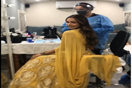 कोरोना से ठीक होने के बाद मलाइका अरोड़ा ने की जबरदस्त वापसी, 'इंडियाज बेस्ट डांसर' के सेट से सामने आया VIDEO कोरोना से ठीक होने के बाद मलाइका अरोड़ा ने की जबरदस्त वापसी, 'इंडियाज बेस्ट डांसर' के सेट से सामने आया VIDEO