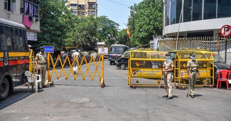 पुलिस को बदनाम करने के लिए 80 हजार से ज्यादा फेक अकाउंट्स बनाए गए हैं. इनमें से ज्यादातर अकाउंट्स विदेशों से चलाए जा रहे हैं. (PTI)
