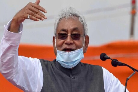 नीतीश ने अपनी '7 निश्चय योजना' के दूसरे भाग का अनावरण किया है, जो चुनावी वादों का एक सेट है. इसमें लोक जनशक्ति पार्टी (LJP) के प्रमुख चिराग पासवान के विद्रोह को फोकस में रखा गया है.