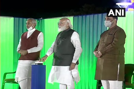 केवडिया: PM मोदी ने 17 परियोजनाओं का उद्घाटन किया. (फोटो साभार-एएनआई)