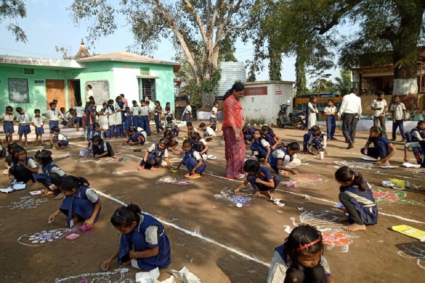 एक शिक्षिका ने समझा बिगड़े नामों से चिढ़ाने का मनोविज्ञान, वंचित बच्चों को दिलाई उनकी असल पहचान एक शिक्षिका ने समझा बिगड़े नामों से चिढ़ाने का मनोविज्ञान, वंचित बच्चों को दिलाई उनकी असल पहचान