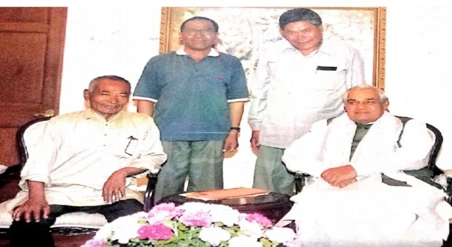 टशी के साथ अटल. (FILE PHOTO)