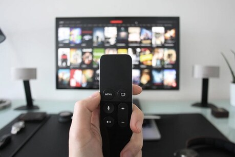 BARC टीवी चैनल्स (TV Channels) की रेटिंग (Rating) करने वाली संस्था है जिसके उपकरणों (Apparatus) से छेड़छाड़ की बात सामने आई है. (प्रतीकात्मक तस्वीर: Pixabay)