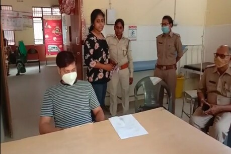 थाने में शिकायत करने के लिए पहुंची पीड़ित महिला.