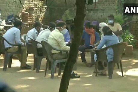 पीड़िता के घर पहुंची SIT टीम