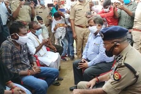 पीड़ित परिवार मिलने पहुंचे ADG (LO) और अपर मुख्य सचिव अवनीश अवस्थी